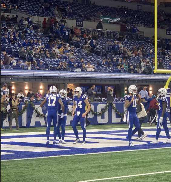 Colts receiver group practices before a game. 