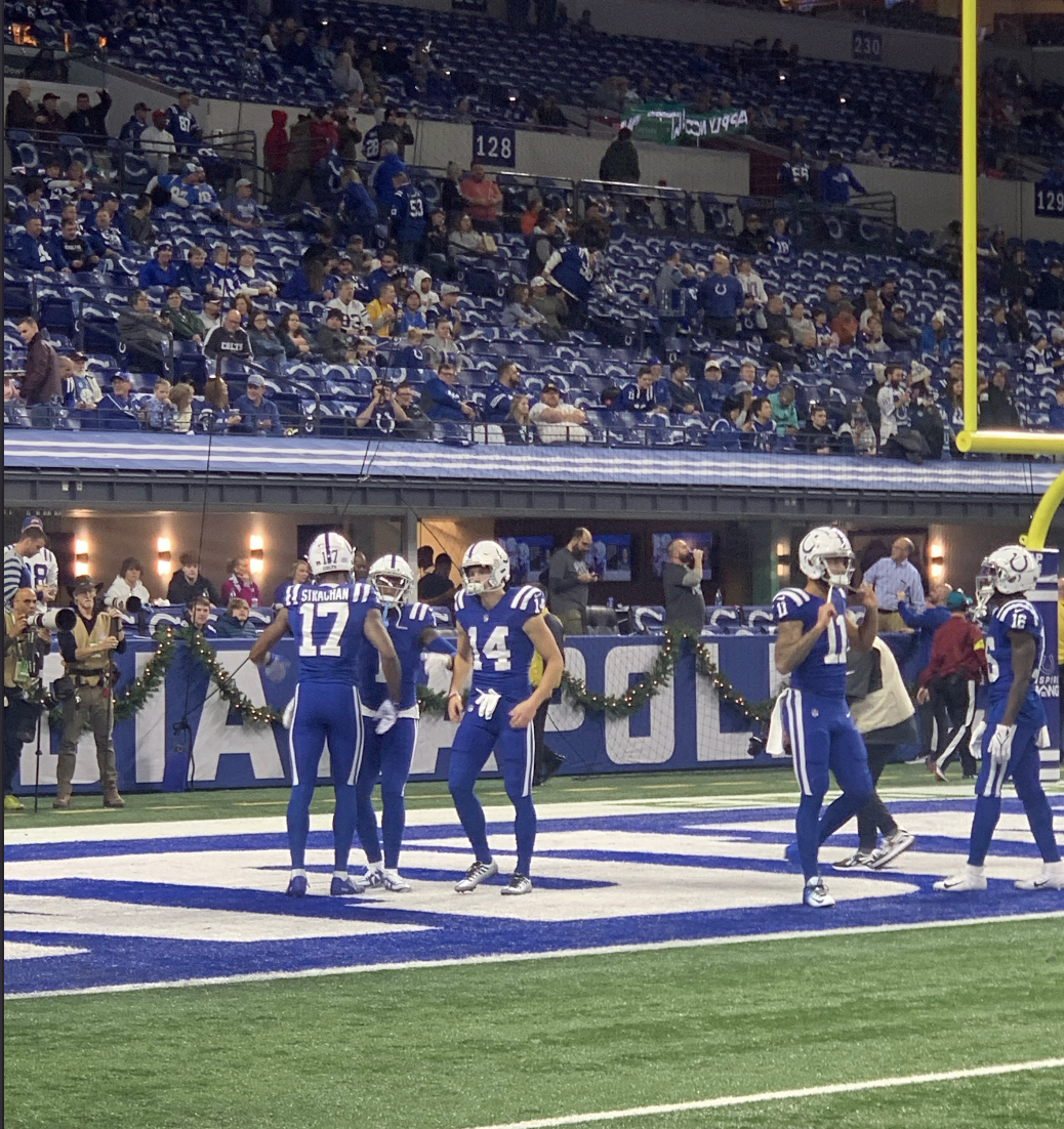 Colts+receiver+group+practices+before+a+game.+