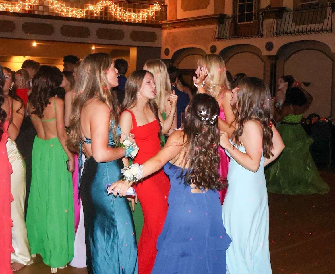 Brebeuf students dancing at the prom at Fountain Square Theater 