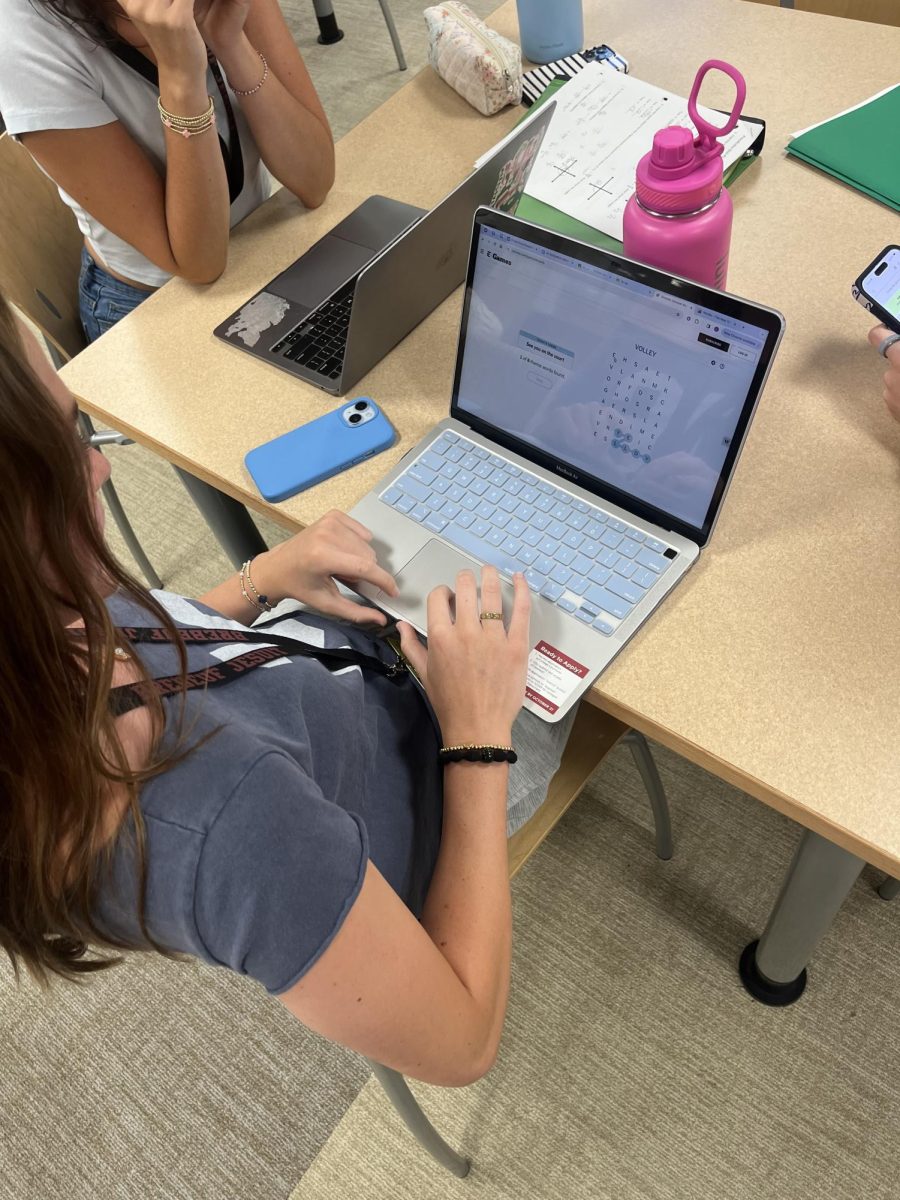 Leah Berg '25 plays the New York Times game "Strands"during her break in the library.
